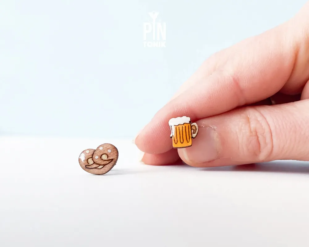 Bijoux - Boucles d'oreilles dépareillées sur le thème de la bière - Boucles d'oreilles Oktoberfest - Boucles d'oreilles originales inspirées de la bière et des bretzels - PINTONIK