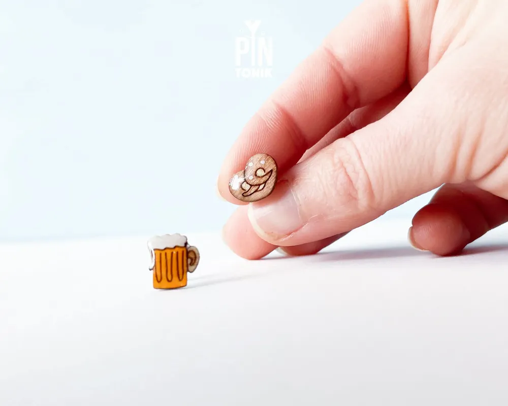 Bijoux - Boucles d'oreilles dépareillées sur le thème de la bière - Boucles d'oreilles Oktoberfest - Boucles d'oreilles originales inspirées de la bière et des bretzels - PINTONIK