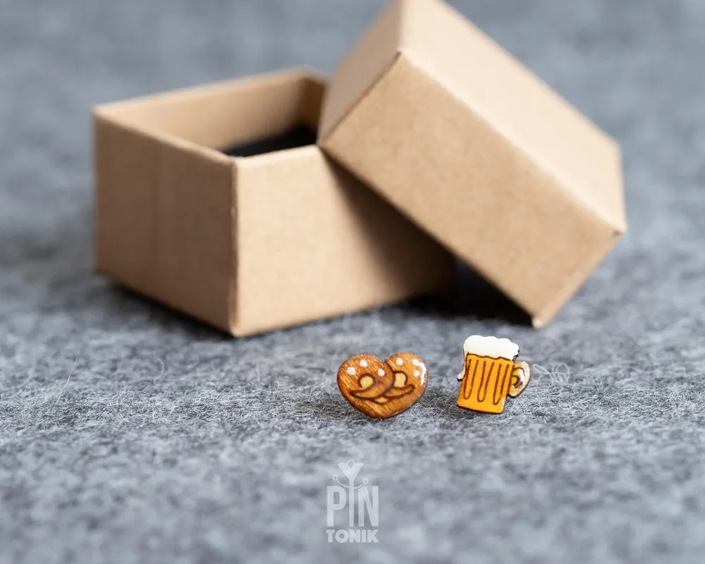 Bijoux - Boucles d'oreilles dépareillées sur le thème de la bière - Boucles d'oreilles Oktoberfest - Boucles d'oreilles originales inspirées de la bière et des bretzels - PINTONIK