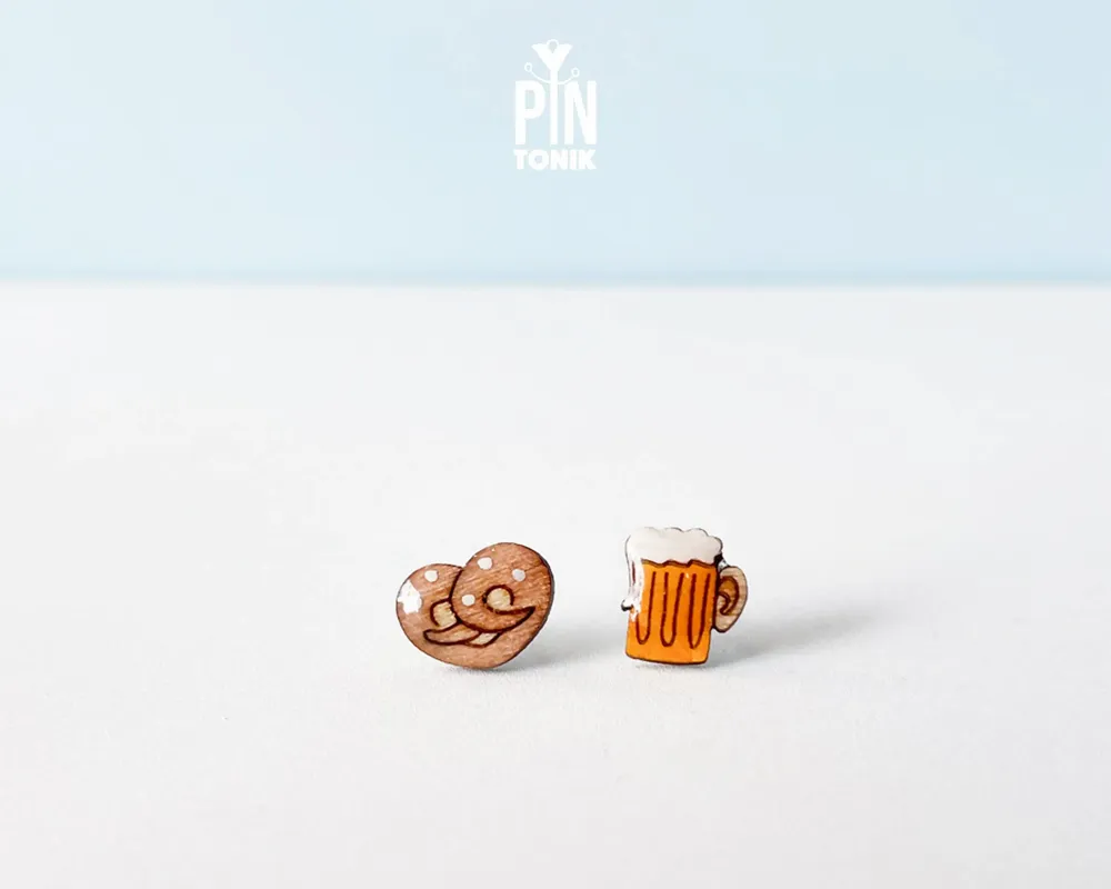 Bijoux - Boucles d'oreilles dépareillées sur le thème de la bière - Boucles d'oreilles Oktoberfest - Boucles d'oreilles originales inspirées de la bière et des bretzels - PINTONIK