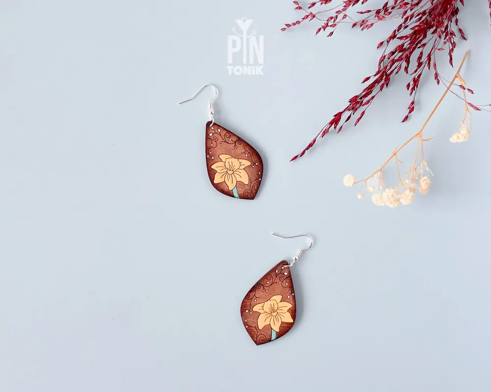 Bijoux - Boucles d'oreilles jonquille jaune - Bijoux floraux fantaisistes en bois - PINTONIK
