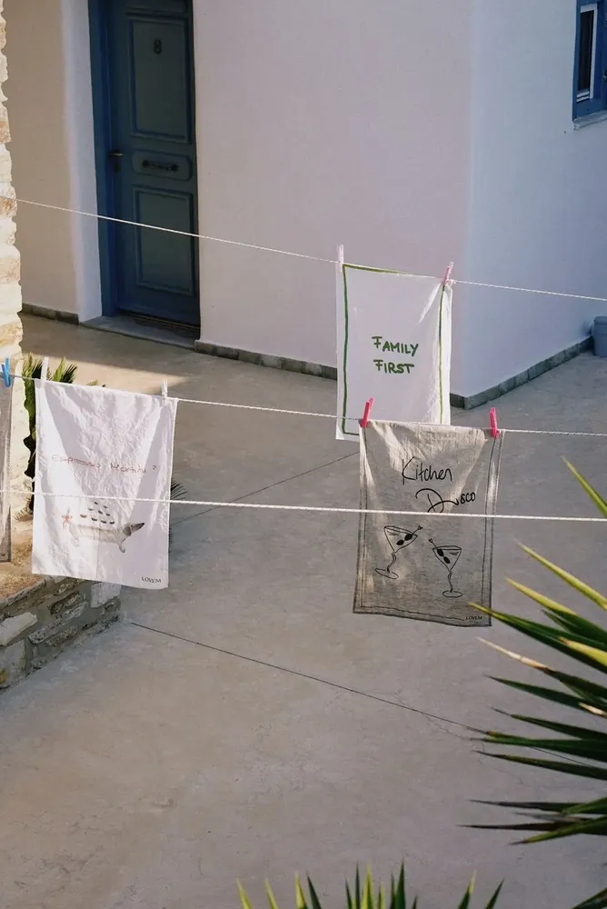 Torchons - Family First Kitchen Towel - LOVEM THE LABEL