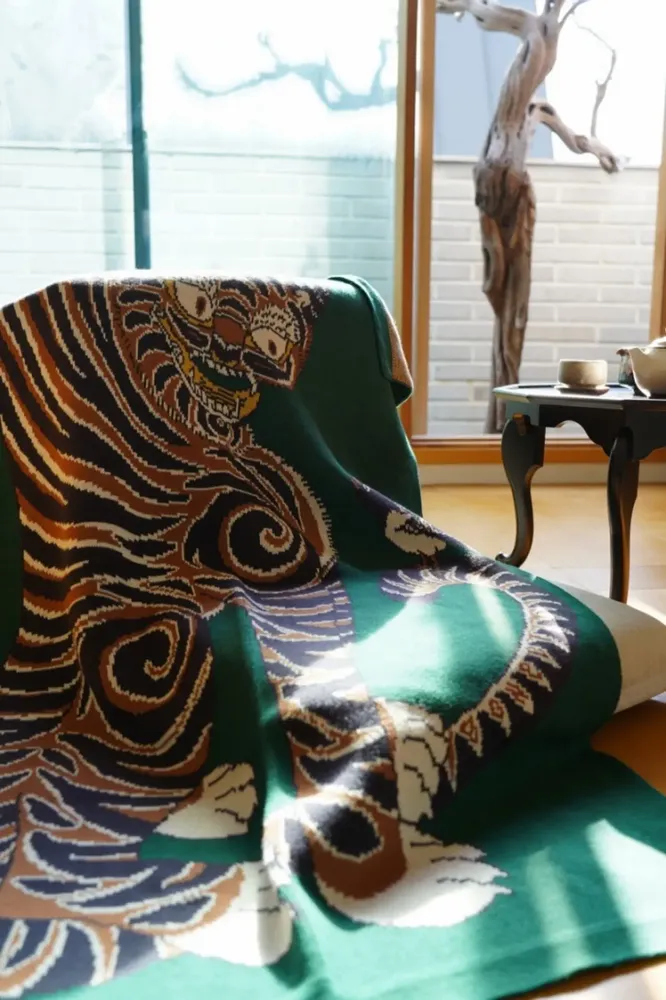 Throw blankets - Tiger and Magpie(Green) - BON`EE(LIVING ART BRAND)