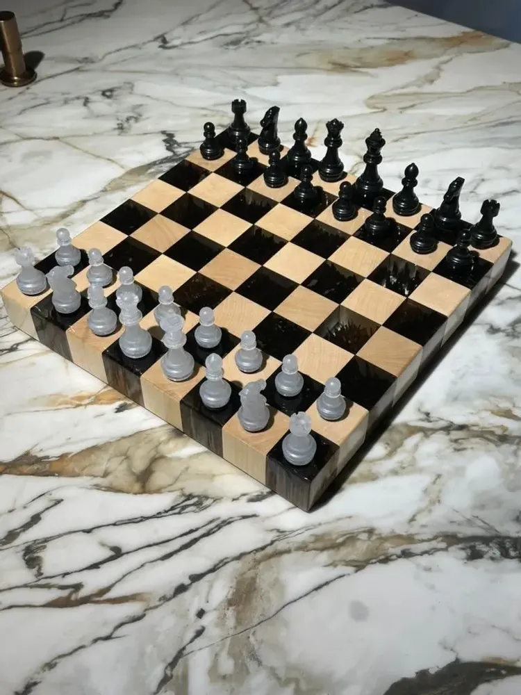 Customizable objects - Wood and resin chessboard - MEUBLES THOURET