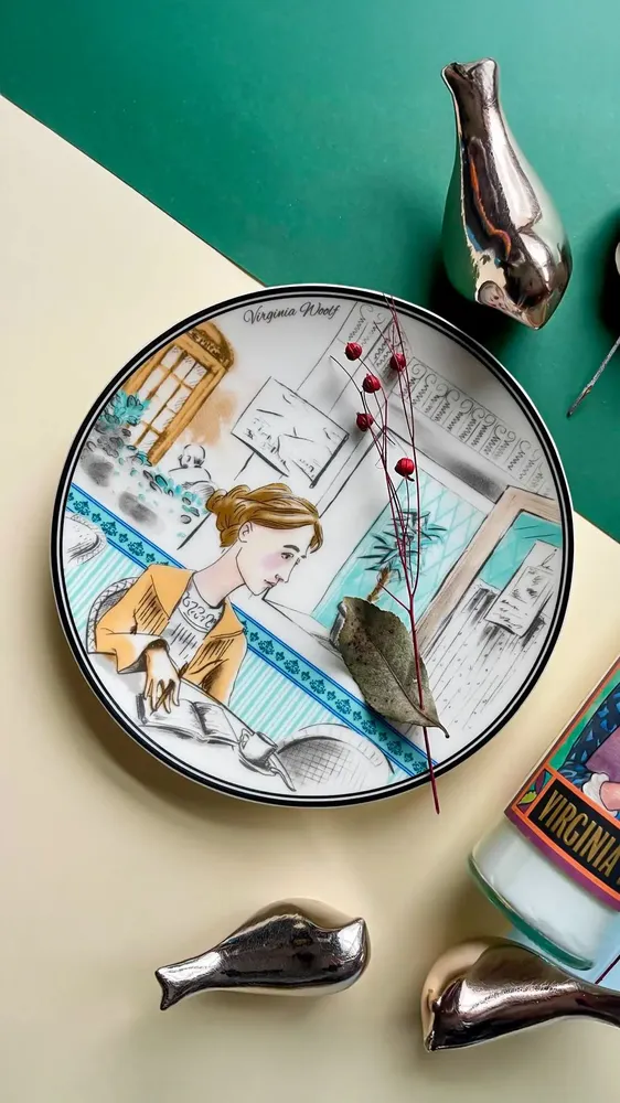 Everyday plates - Virginia Woolf Porcelain Plate - SOMNIA ATELIER