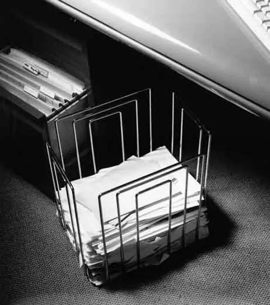 Stationery - Paper collector / Newspaper binder - THOMAS MERLO PARTNER