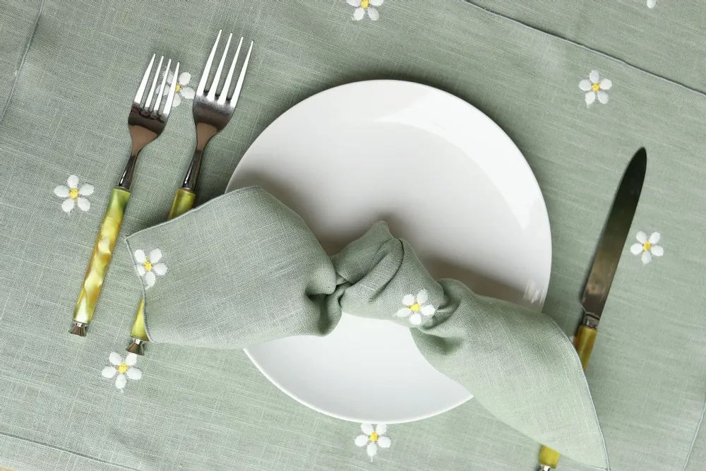 Table linen - Embroidered Linen Placemat | PRATOLINE Sage Green - GIARDINO SEGRETO