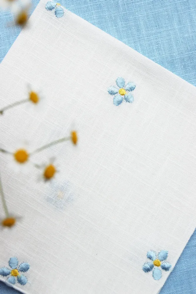 Linge de table textile - Nappe en lin brodée | PRATOLINE Bleu clair - GIARDINO SEGRETO