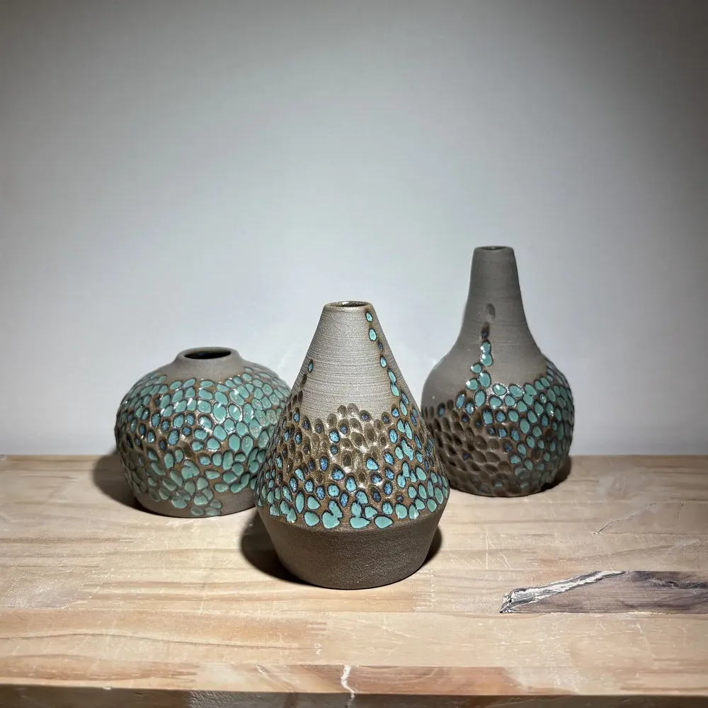 Poterie - Lot de 3 soliflores en grès blanc émaillé - LES POTERIES DE SWANE