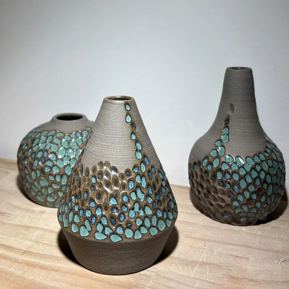 Poterie - Lot de 3 soliflores en grès blanc émaillé - LES POTERIES DE SWANE