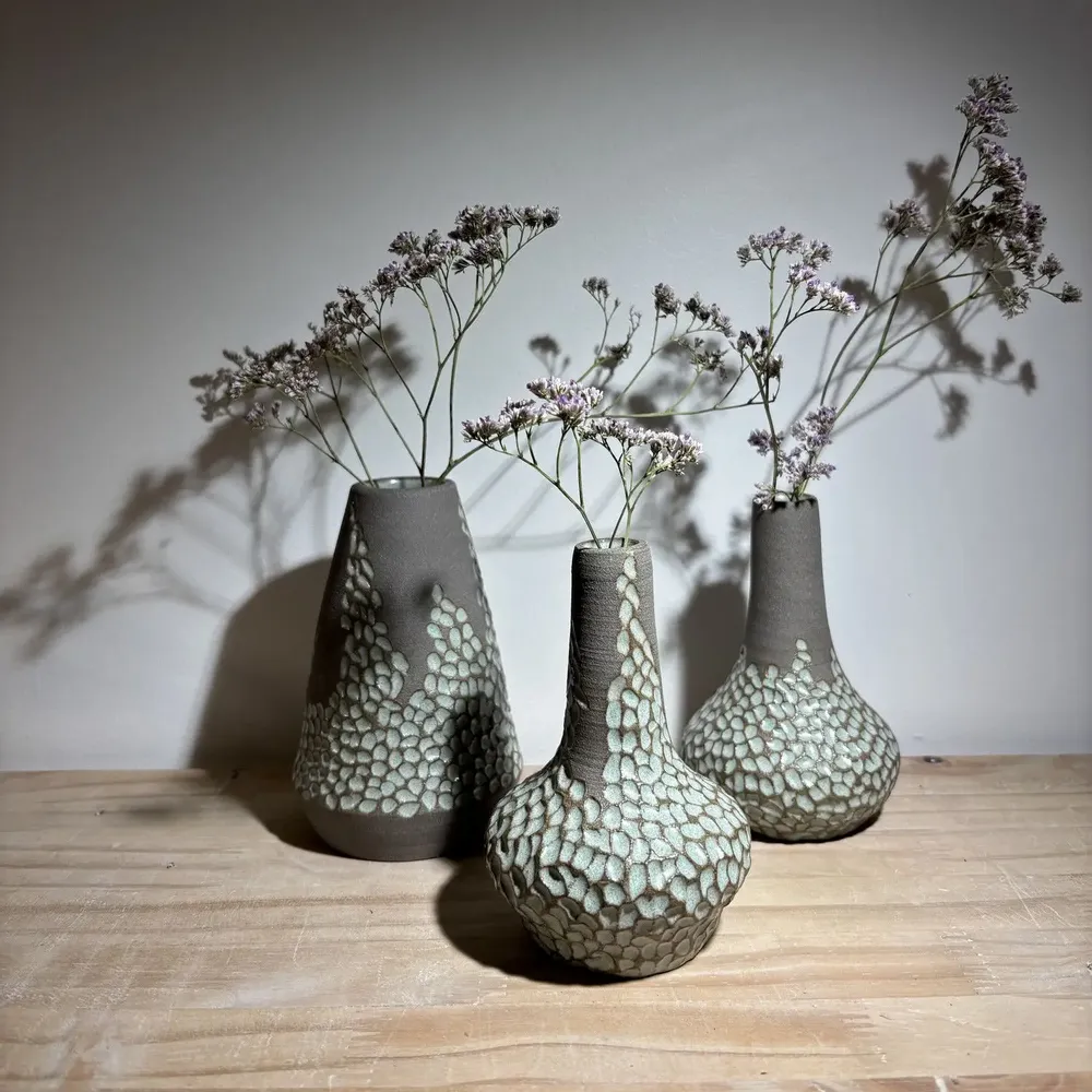 Poterie - Lot de 3 soliflores en grès blanc émaillé - LES POTERIES DE SWANE