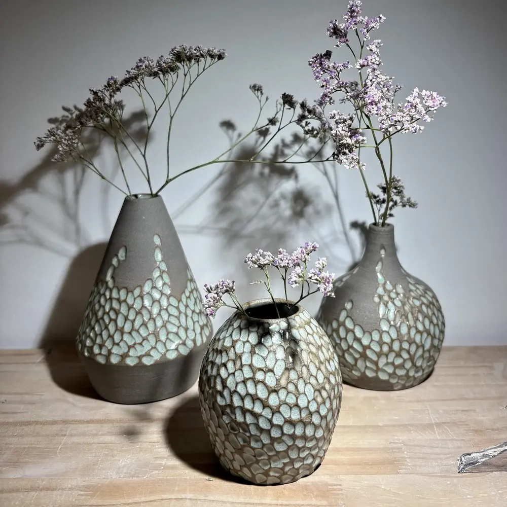 Objets de décoration - Lot de 3 soliflores en grès blanc émaillé - LES POTERIES DE SWANE