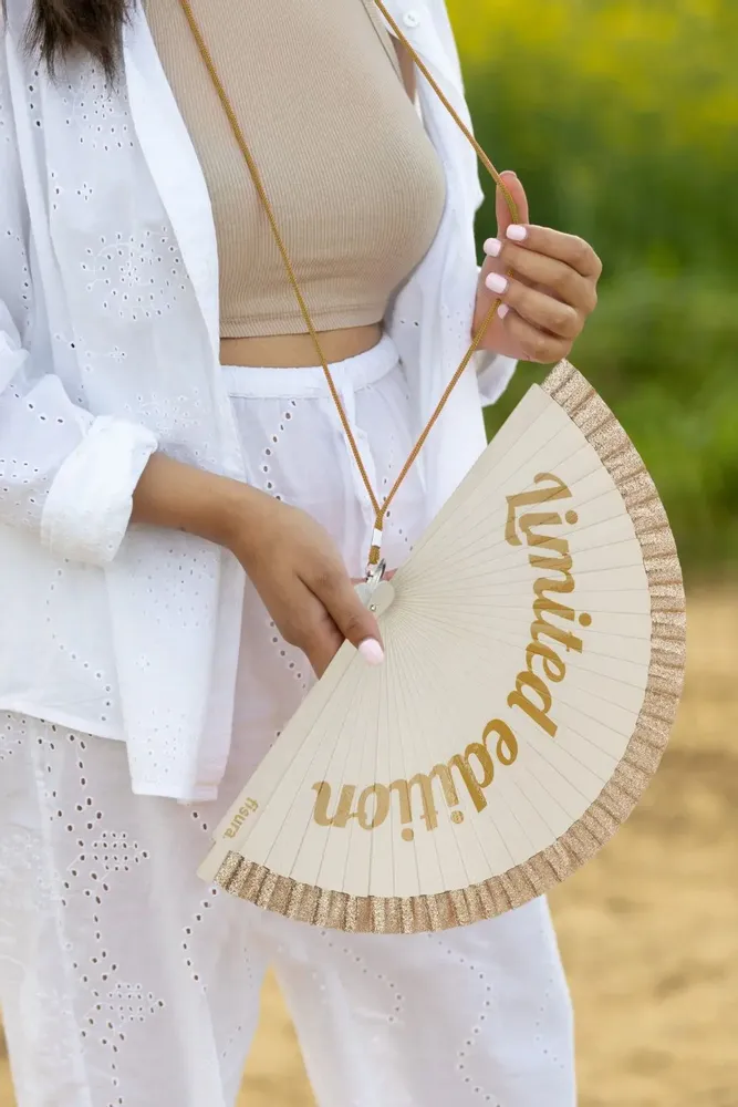 Prêt-à-porter - VENTILATEUR À MAIN - MATÉRIAU - FISURA