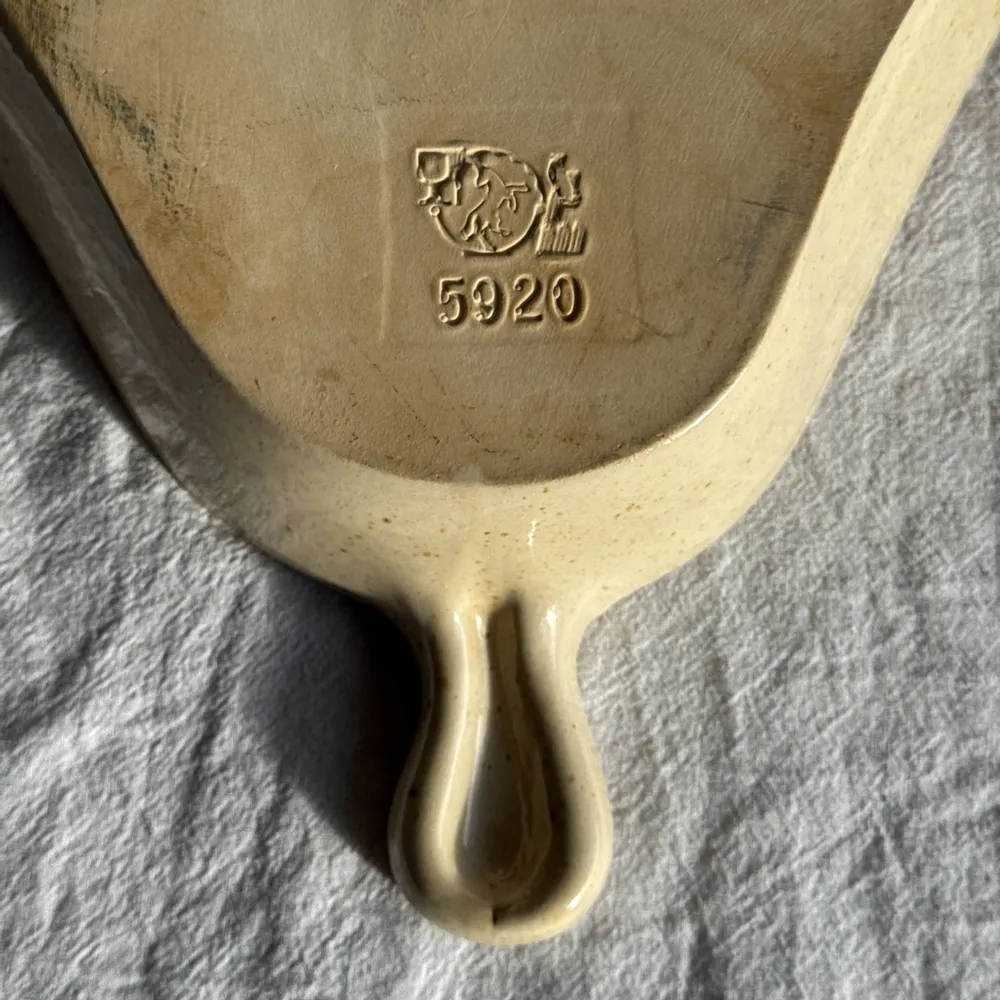 Kitchen utensils - Pear Shaped Pie Dish and Pear Pie Recipe - OFFICE OBJETS