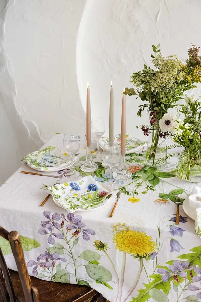 Table cloths - FIELD FLOWERS  ǀ 100% Linen Tablecloth - LINOROOM 100% LINEN TEXTILES