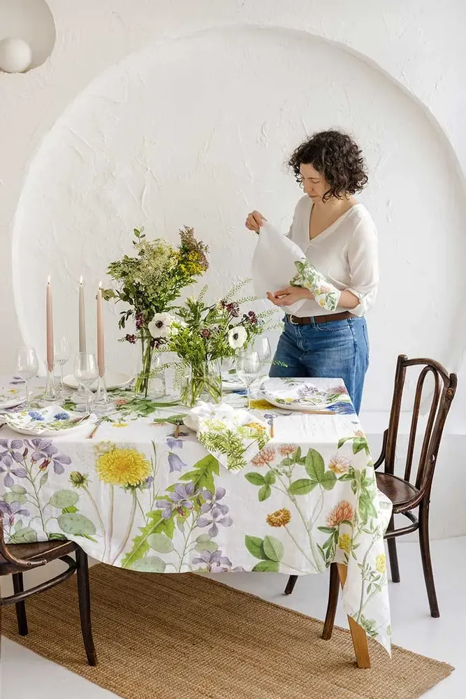 Table cloths - FIELD FLOWERS  ǀ 100% Linen Tablecloth - LINOROOM 100% LINEN TEXTILES