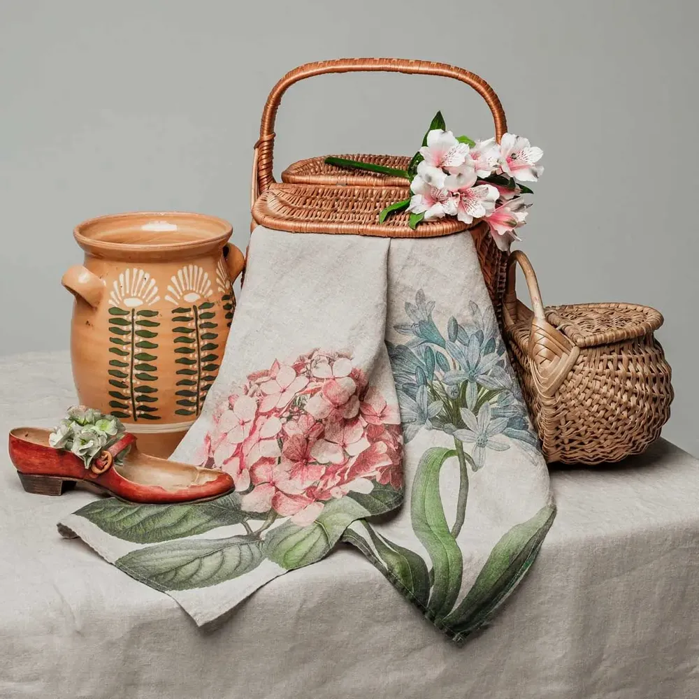 Table linen - HYDRANGEAS  ǀ  Linen Kitchen Towels - LINOROOM 100% LINEN TEXTILES