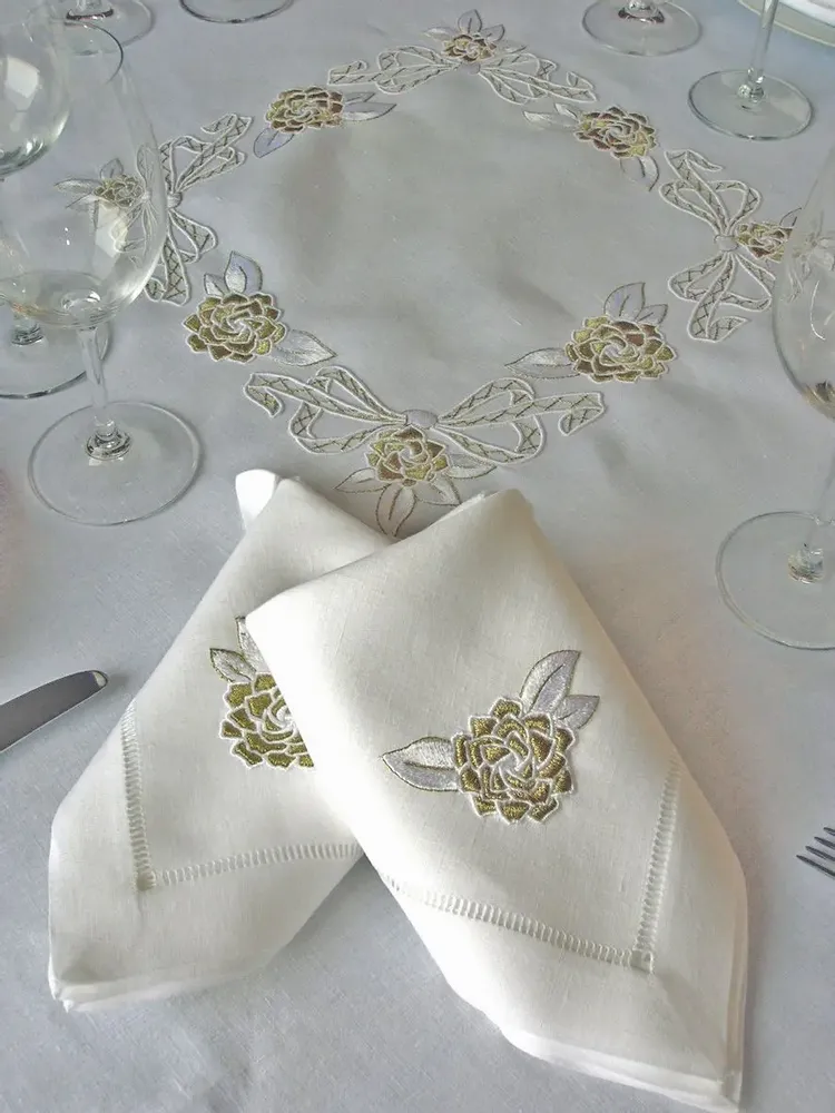 Bed linens - GOLD and SILVER hand embroidery - LINHO DO CASTELO - LIN DE CHATEAU