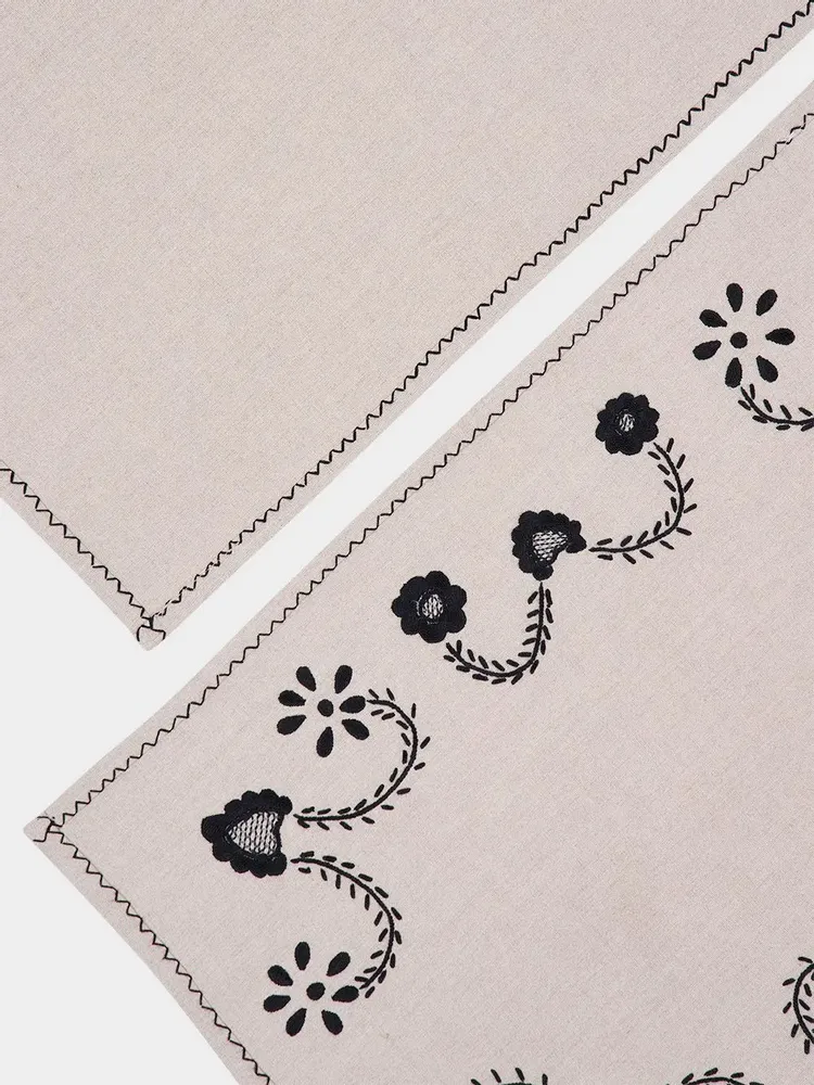 Table linen - Hand-Embroidered Viana Linen with Embroidery Placemat and Napkin Set - HOUSE OF CAPRICORN