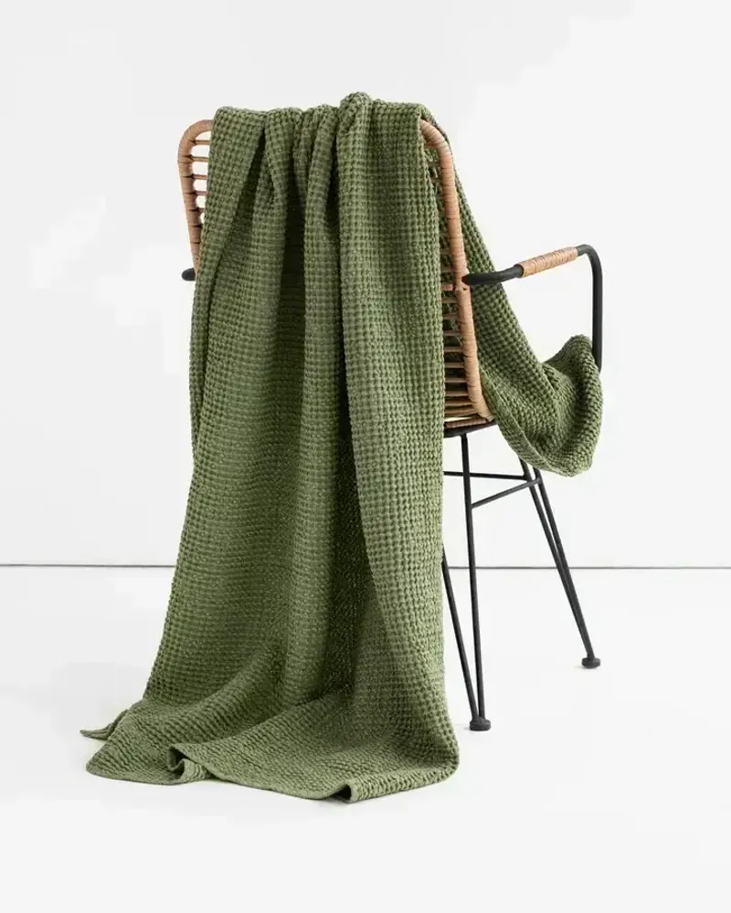 Throw blankets - Linen waffle throw blanket in Light gray - MAGICLINEN