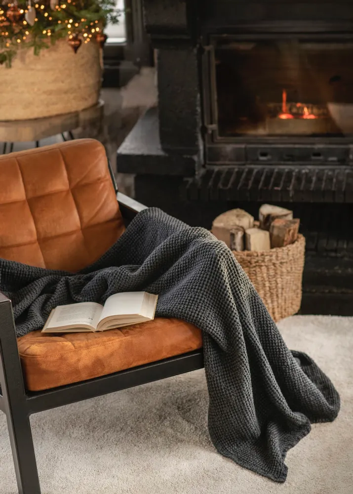 Throw blankets - Linen waffle throw blanket in Dark gray - MAGICLINEN