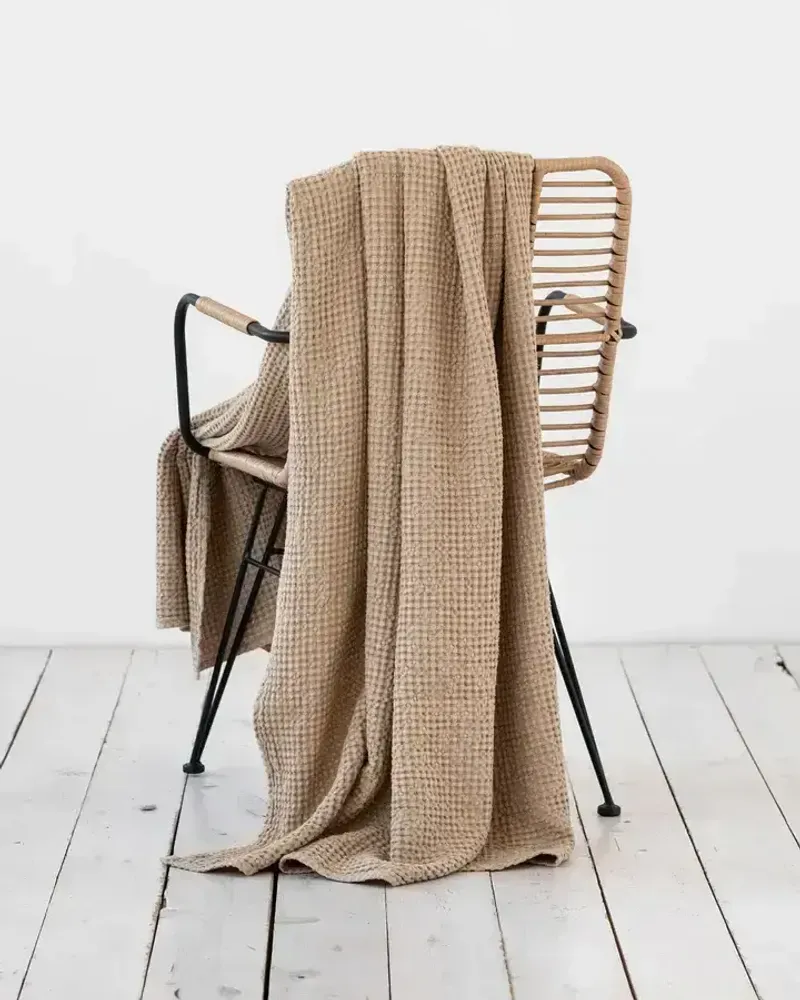 Throw blankets - Linen waffle throw blanket in Dark gray - MAGICLINEN