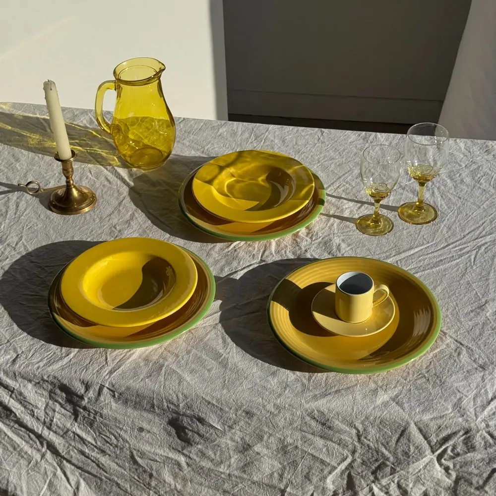 Everyday plates - Set of 3 large yellow Italian plates with green border D27 H3 - OFFICE OBJETS