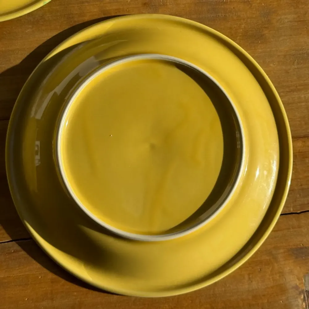 Everyday plates - Set of 3 large yellow Italian plates with green border D27 H3 - OFFICE OBJETS