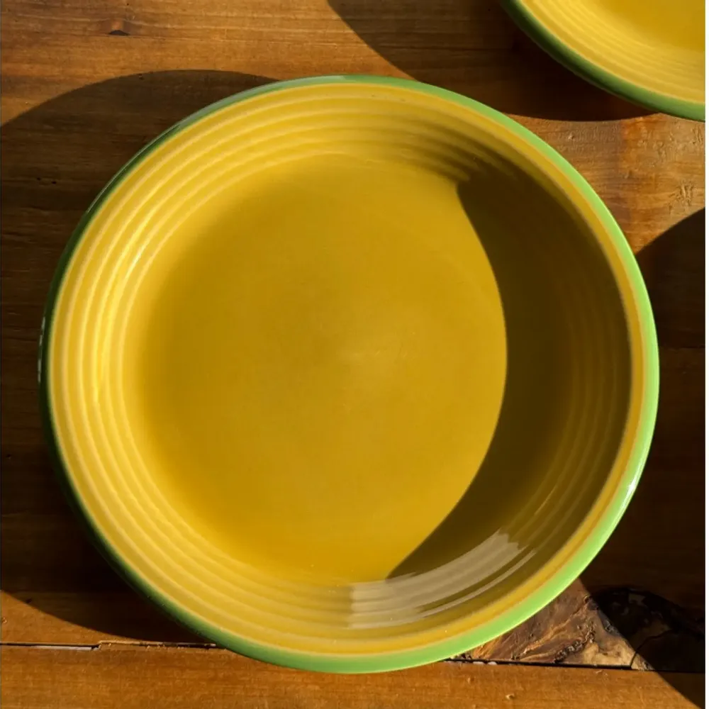 Everyday plates - Set of 3 large yellow Italian plates with green border D27 H3 - OFFICE OBJETS