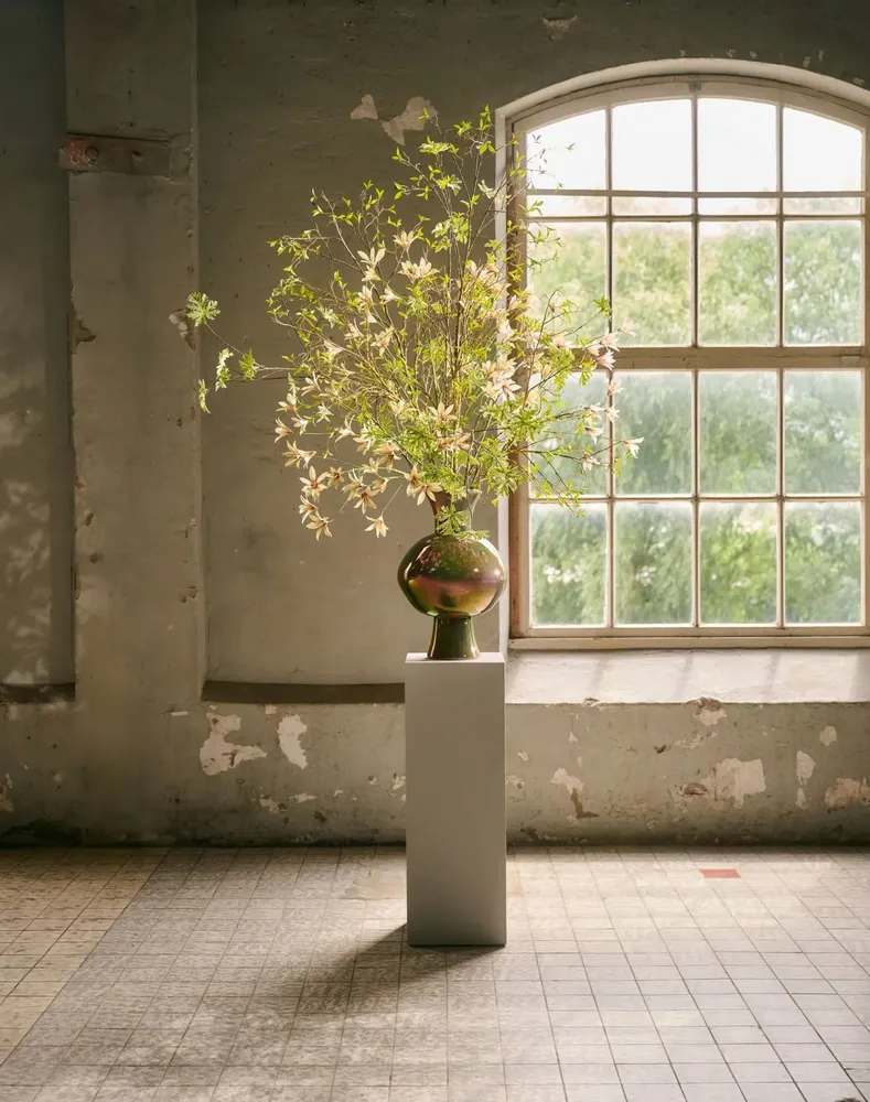 Décorations florales - Bouquet de feuillage vert en soie artificielle avec de délicates fleur - SILK-KA BV