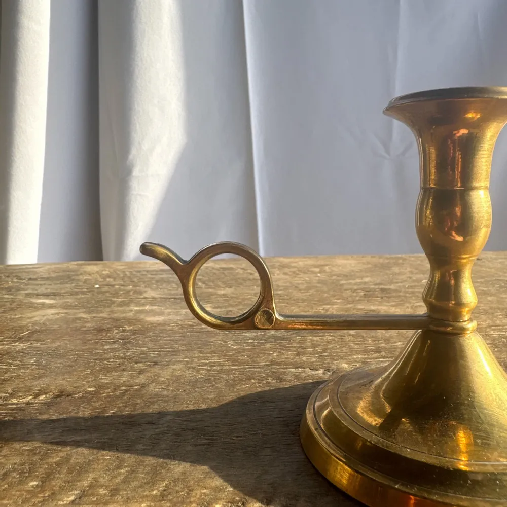 Decorative objects - Small gold hand candle holder with buckle handle D10.5 H9 - OFFICE OBJETS