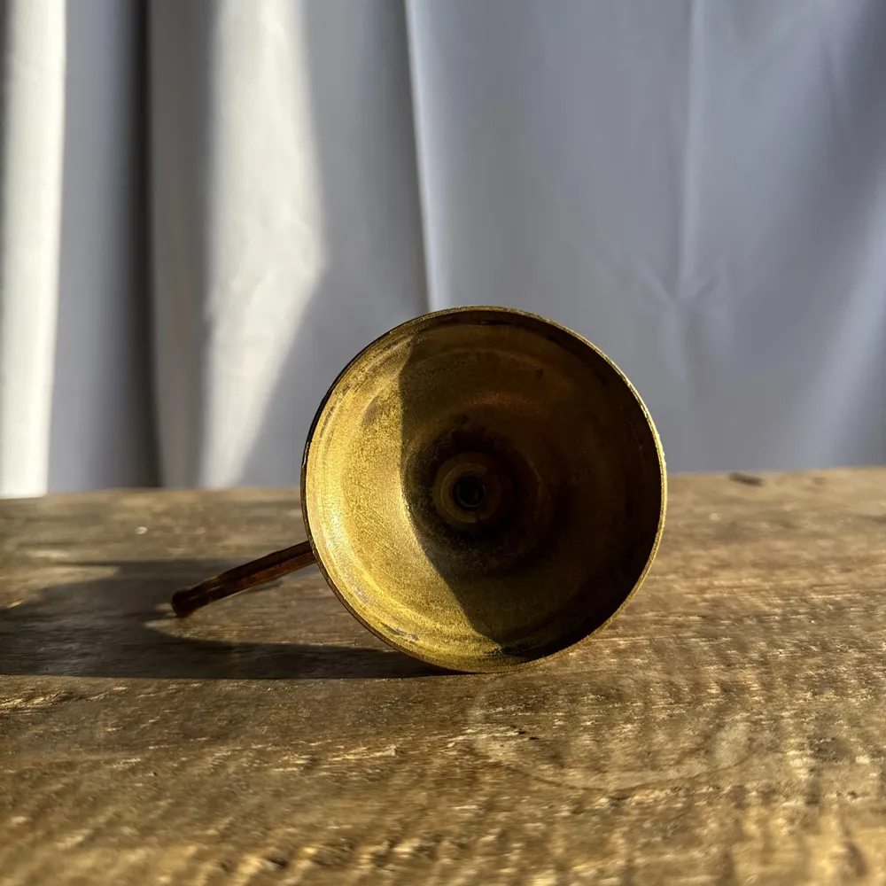 Decorative objects - Small gold hand candle holder with buckle handle D10.5 H9 - OFFICE OBJETS