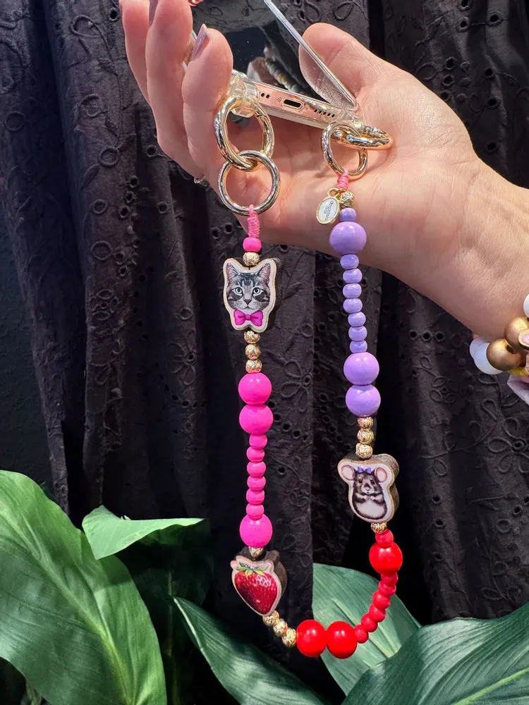 Bijoux - Chaîne pour téléphone portable composée de perles en bois, bagcharms - ESCAPULARIO / MOBEADS