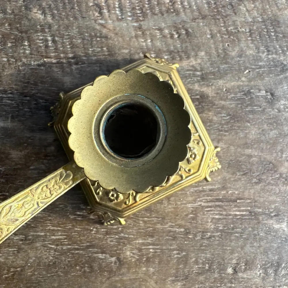 Decorative objects - Large engraved gold hand candle holder D11 H12.5 - OFFICE OBJETS