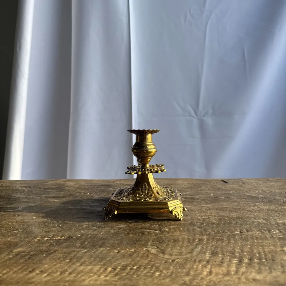 Decorative objects - Large engraved gold hand candle holder D11 H12.5 - OFFICE OBJETS