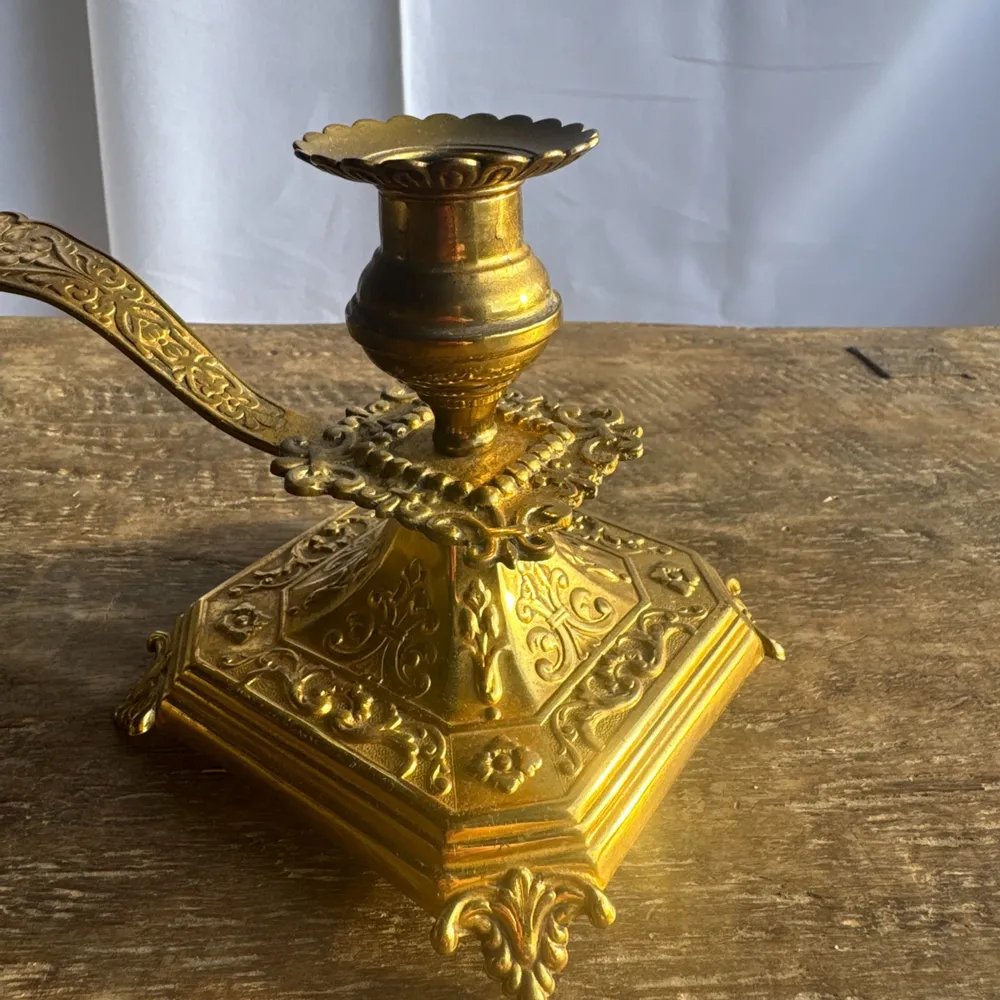 Decorative objects - Large engraved gold hand candle holder D11 H12.5 - OFFICE OBJETS