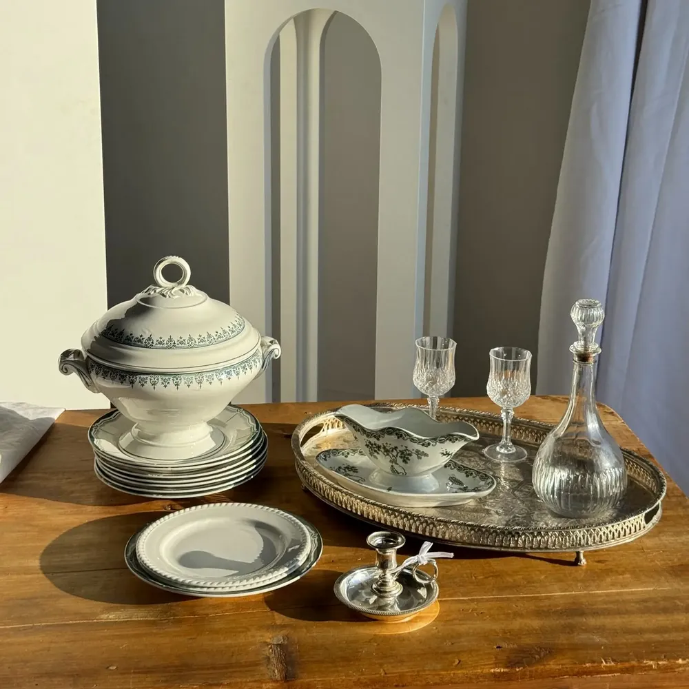 Plateaux - Grand plateau marocain ovale gravé sur pied 50x35 - OFFICE OBJETS