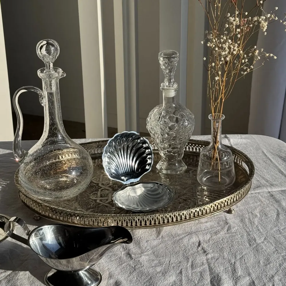 Plateaux - Grand plateau marocain ovale gravé sur pied 50x35 - OFFICE OBJETS