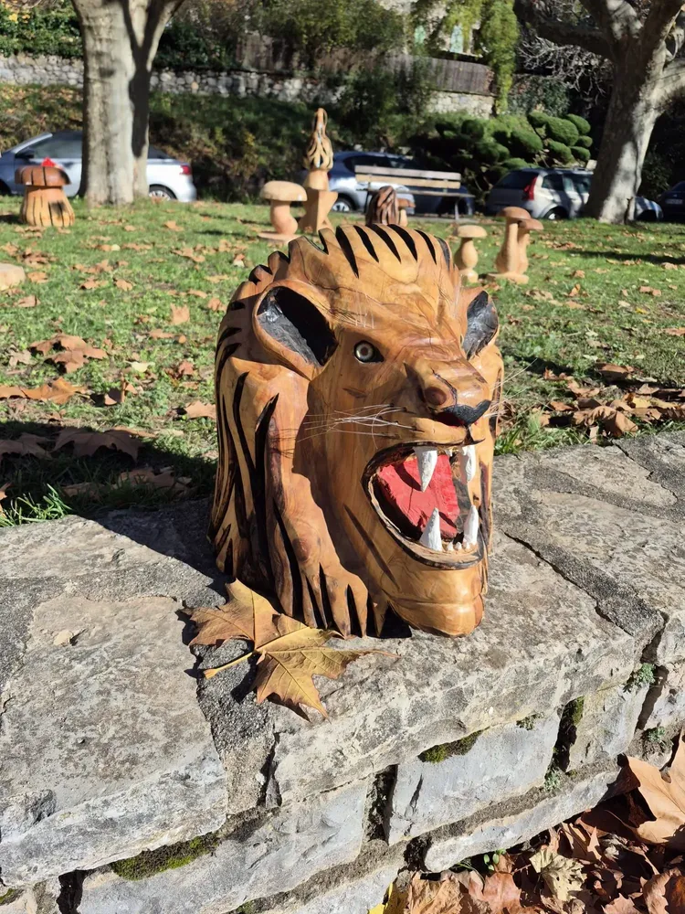 Pièces uniques - Tête de lion sculpté en bois de cyprès - BOIS DE LION