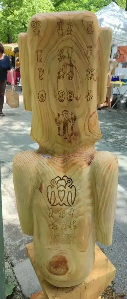Pièces uniques - Moaï sculpté en bois de cèdre - BOIS DE LION