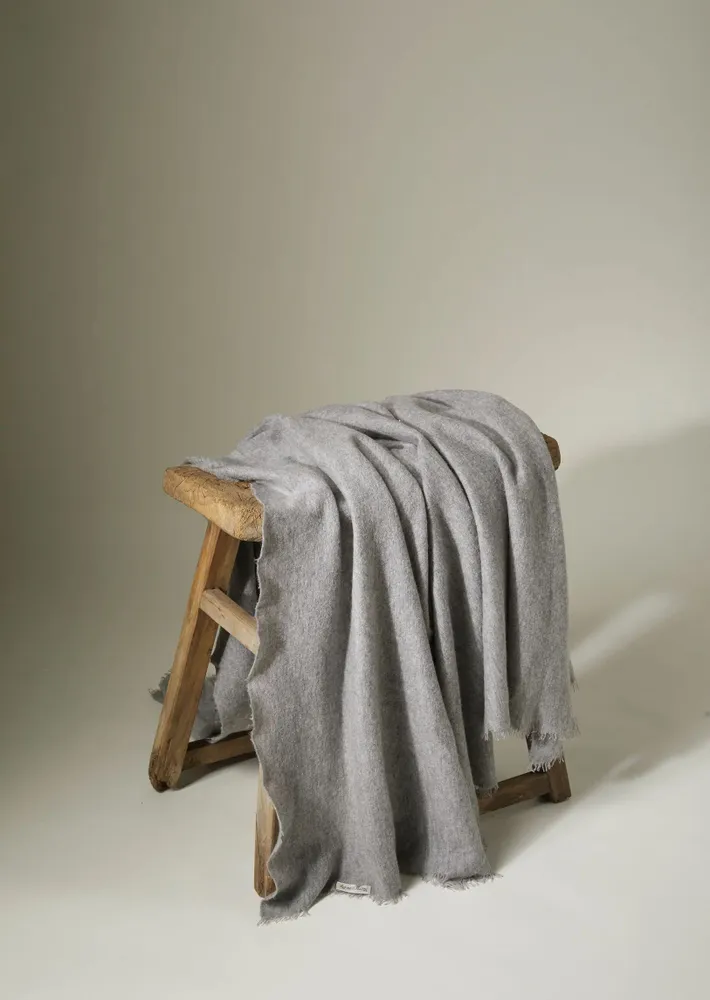 Homewear textile - HAND FELTED BLANKET MELANGE - MIRROR IN THE SKY CASHMERE