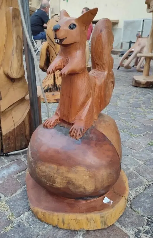 Pièces uniques - Ecureuil sculpté en bois de if - BOIS DE LION