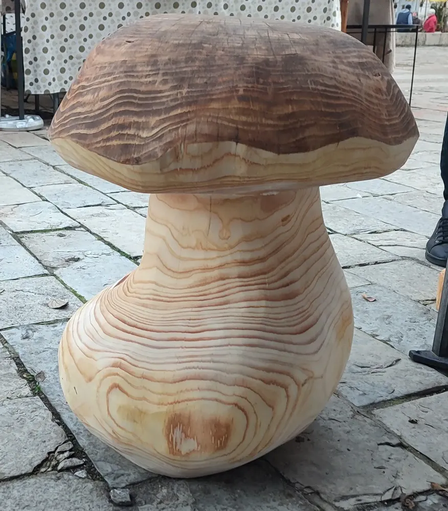 Pièces uniques - Champignons tabourets sculptés en bois - BOIS DE LION