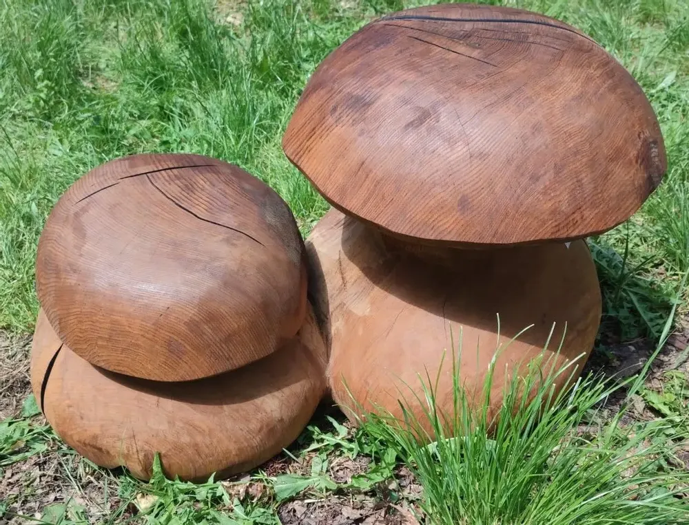 Pièces uniques - Champignons tabourets sculptés en bois - BOIS DE LION