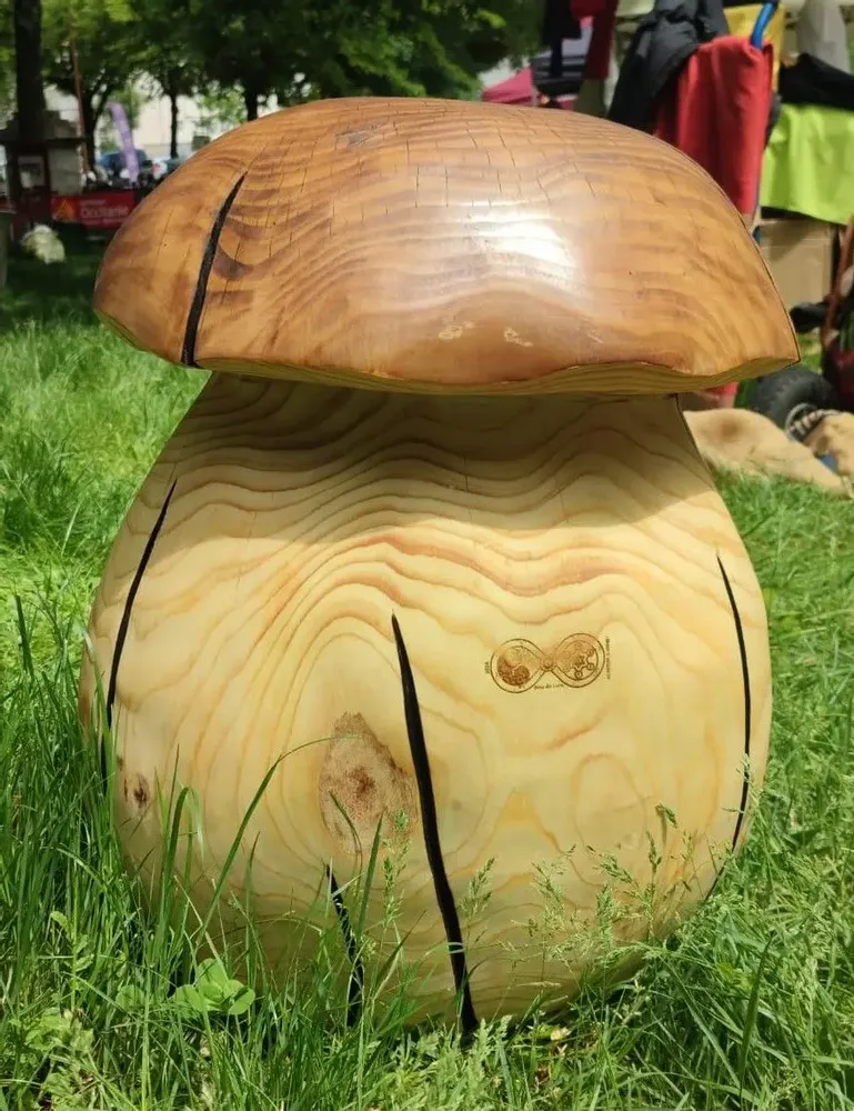 Pièces uniques - Champignons tabourets sculptés en bois - BOIS DE LION