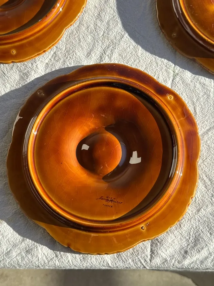 Assiettes de réception - Lot de 12 assiettes à huîtres ou coquillages en céramique brune vernis - OFFICE OBJETS