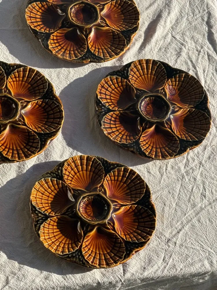 Assiettes de réception - Lot de 12 assiettes à huîtres ou coquillages en céramique brune vernis - OFFICE OBJETS
