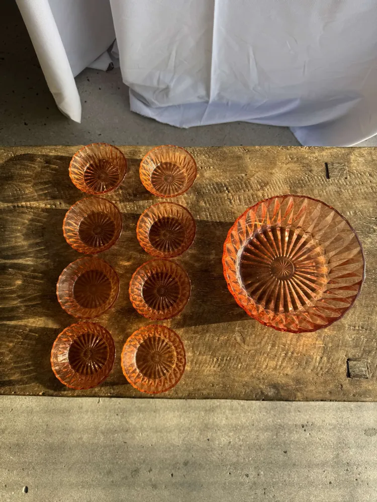 Plats et saladiers - Service en verre rose vintage composé d'un saladier et de 8 coupelles - OFFICE OBJETS