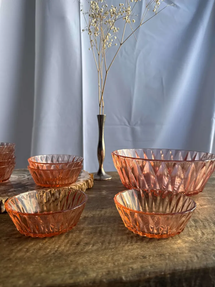 Plats et saladiers - Service en verre rose vintage composé d'un saladier et de 8 coupelles - OFFICE OBJETS