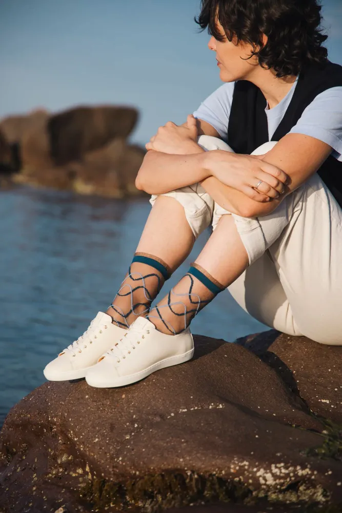 Cadeaux - Riflessi Bleue 39-41 : Chaussettes transparentes à courbes femme - ATELIER ST EUSTACHE